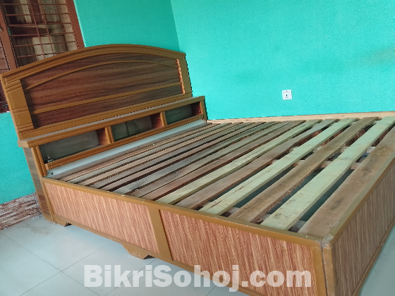 একটি খাট বিক্রয় হবে